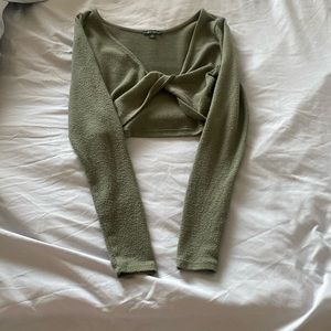 Twisted front long sleeve